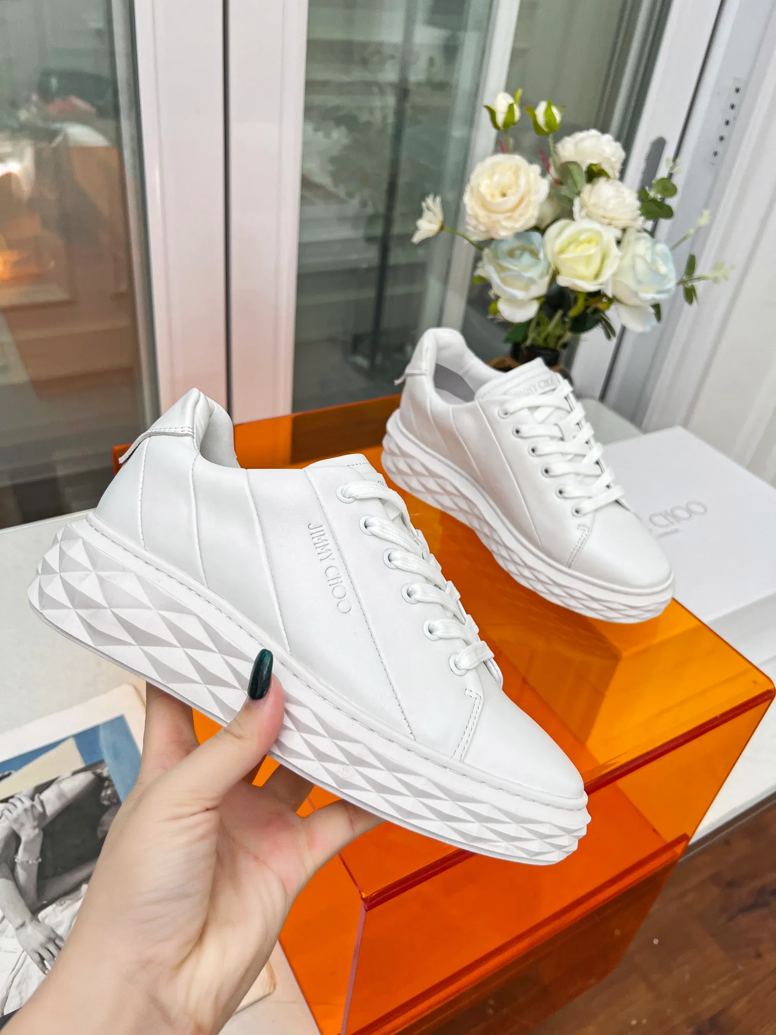 👟👟Ex-factory price 560👟👟 (splicing) Jimmy choo Jimmy Choo 2024 spring and summer Jc new Diamond A new series of sports shoes🔥The uppers are made of original imported cowhide stitching🎵The soles are made of brand elements to prevent diamond multi-faceted cutting to create a three-dimensional sense💥The gradually thinner and thicker design of the soles makes the shoes more comfortable on the feet without the slightest sense of oppression🌹A fashionable, comfortable, versatile and luxurious Diamond sports shoe is worth owning🧚‍♀️ Fabric: Original imported top layer 🐂cowhide Lining: Imported🐑Sheepskin Feet: Original injection molded 🐑 Sheepskin Outsole: Original glass glue combined sole Size: 34-41 (custom-made sizes 34.41 are non-refundable)